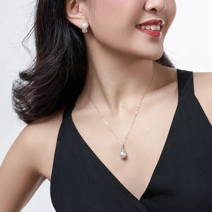 Necklaces Pearly Lustre 18K Solid Gold Diamond Australian White Saltwater Pearl Necklace KN00200