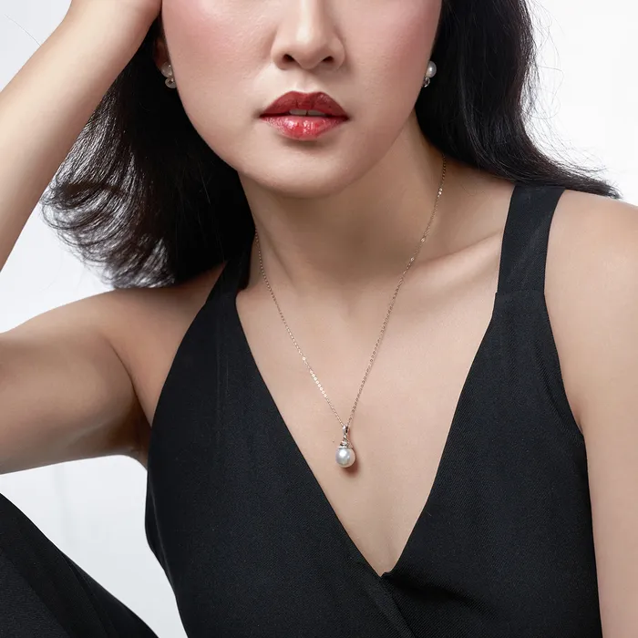 Necklaces Pearly Lustre 18K Solid Gold Diamond Australian White Saltwater Pearl Necklace KN00200
