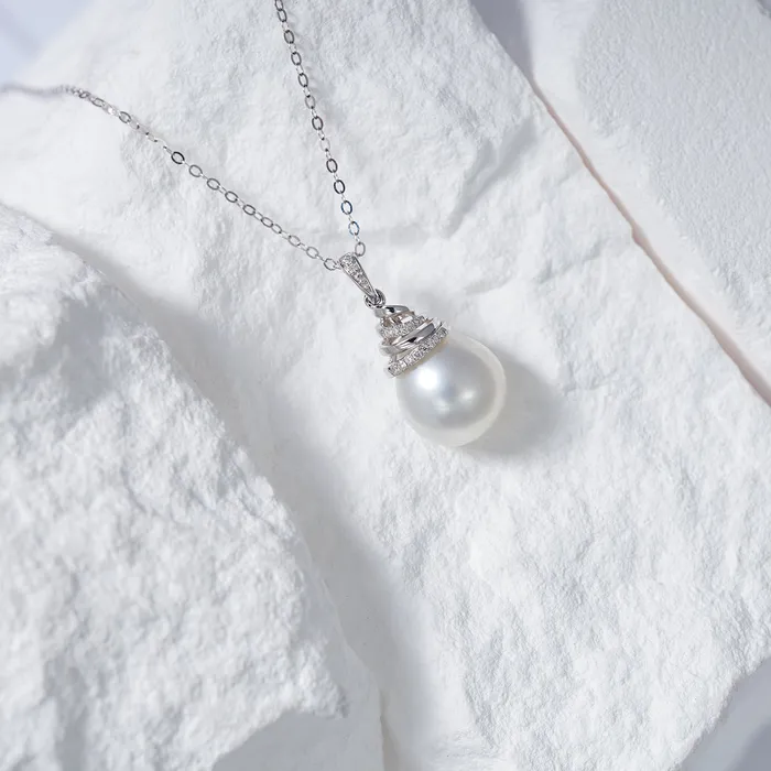 Necklaces Pearly Lustre 18K Solid Gold Diamond Australian White Saltwater Pearl Necklace KN00200