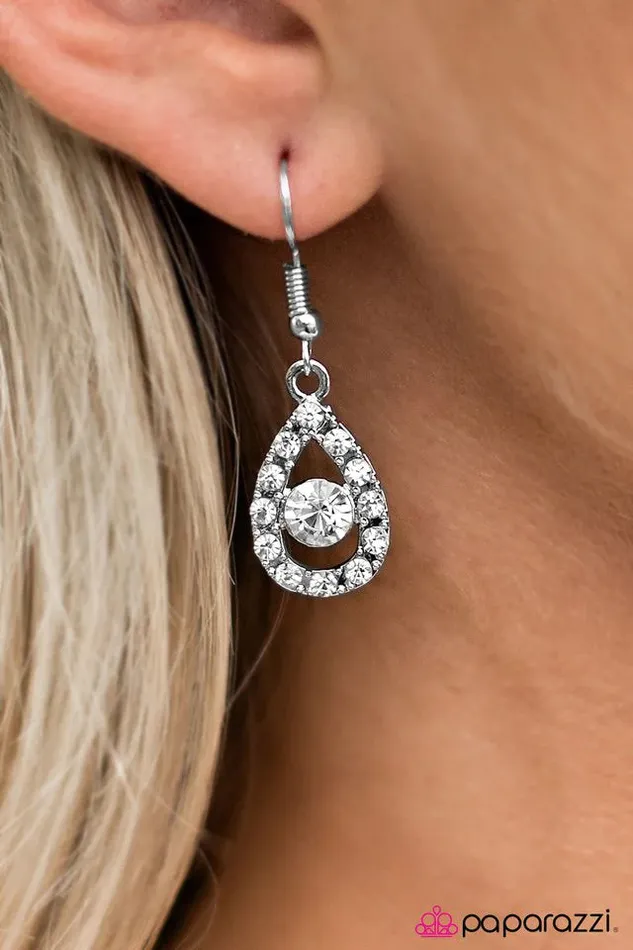 Earrings Paparazzi Jewelry Paparazzi Earring Beauty and Grace White