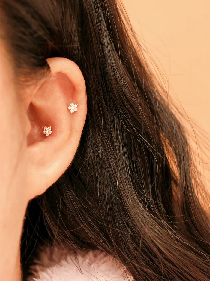 14K Gold Best Flower Internally Threaded Labret Piercing 18G16G MinimalBijoux Earrings